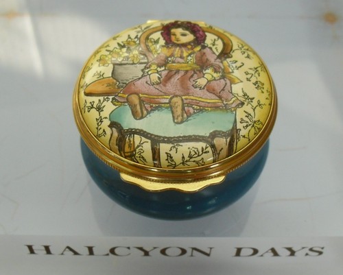 Halcyon days doll - days, chair