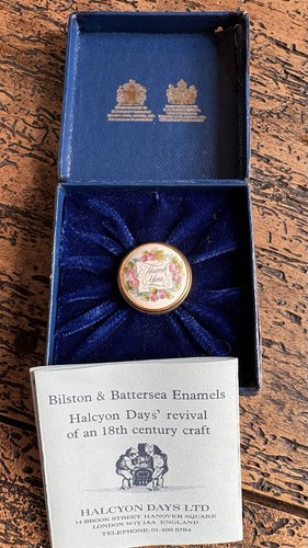 Vintage bilston enamel - bilston, pill