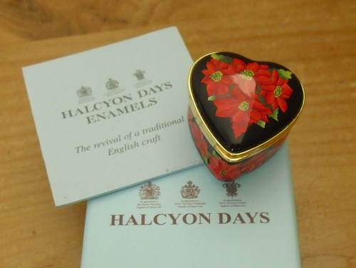 Boxed halcyon days - boxed, poinsettia